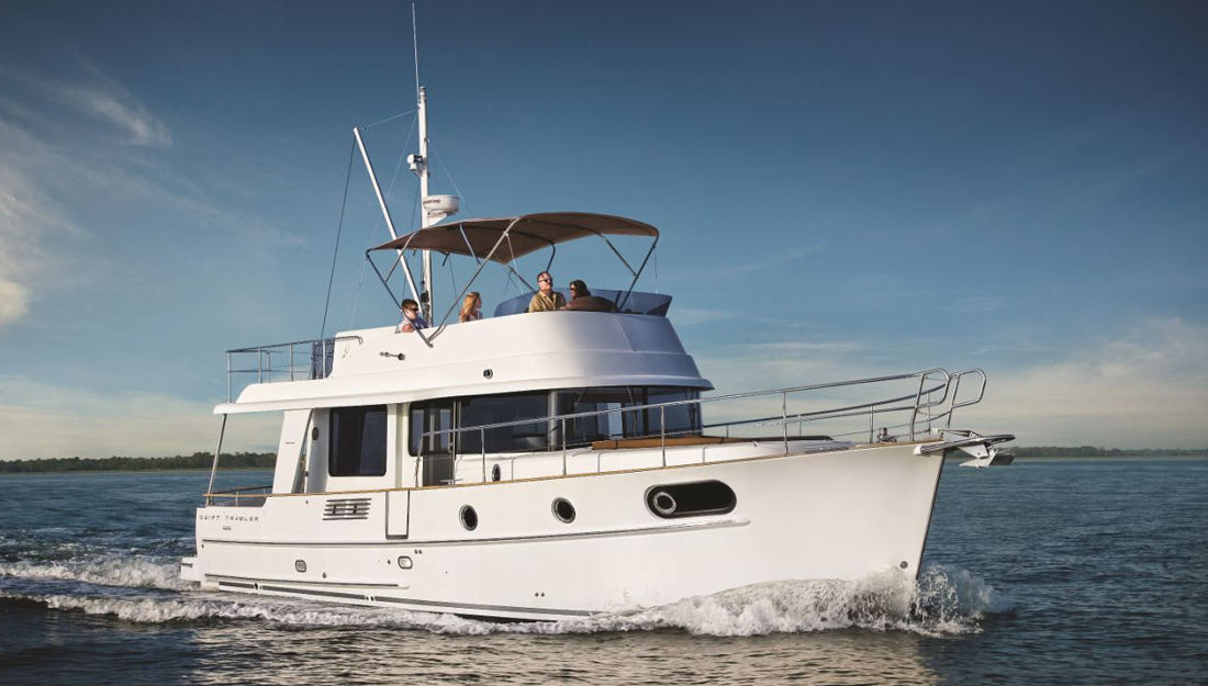 Bay 12. Beneteau Swift Trawler. Beneteau Swift Trawler 44. Моторная яхта Globe Trawler 36. Бенету 62.