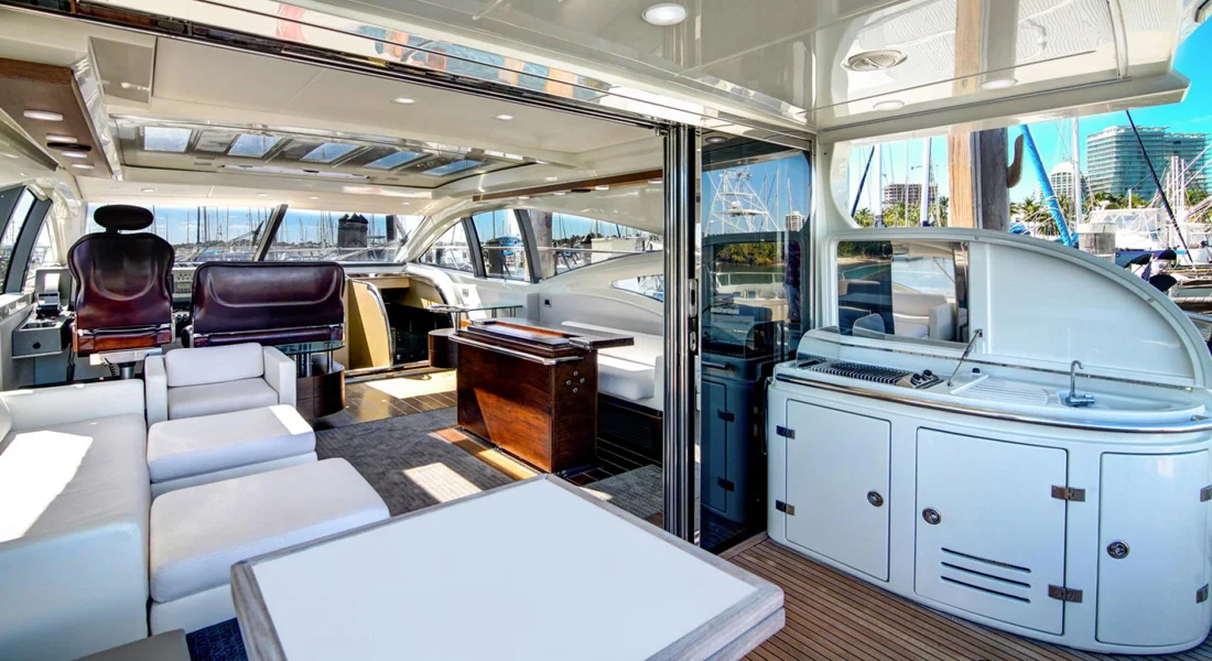 68 Azimut motoryacht profile sold by Peter Quintal