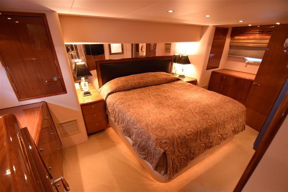 64 Hatteras Convertible Stateroom