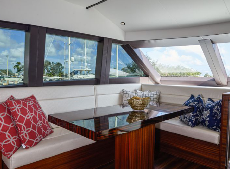 60 Hatteras Motoryacht PROZAC salon