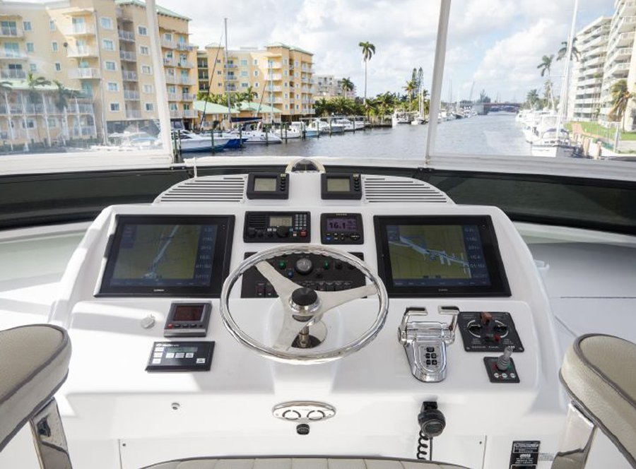 60 Hatteras Motoryacht PROZAC helm