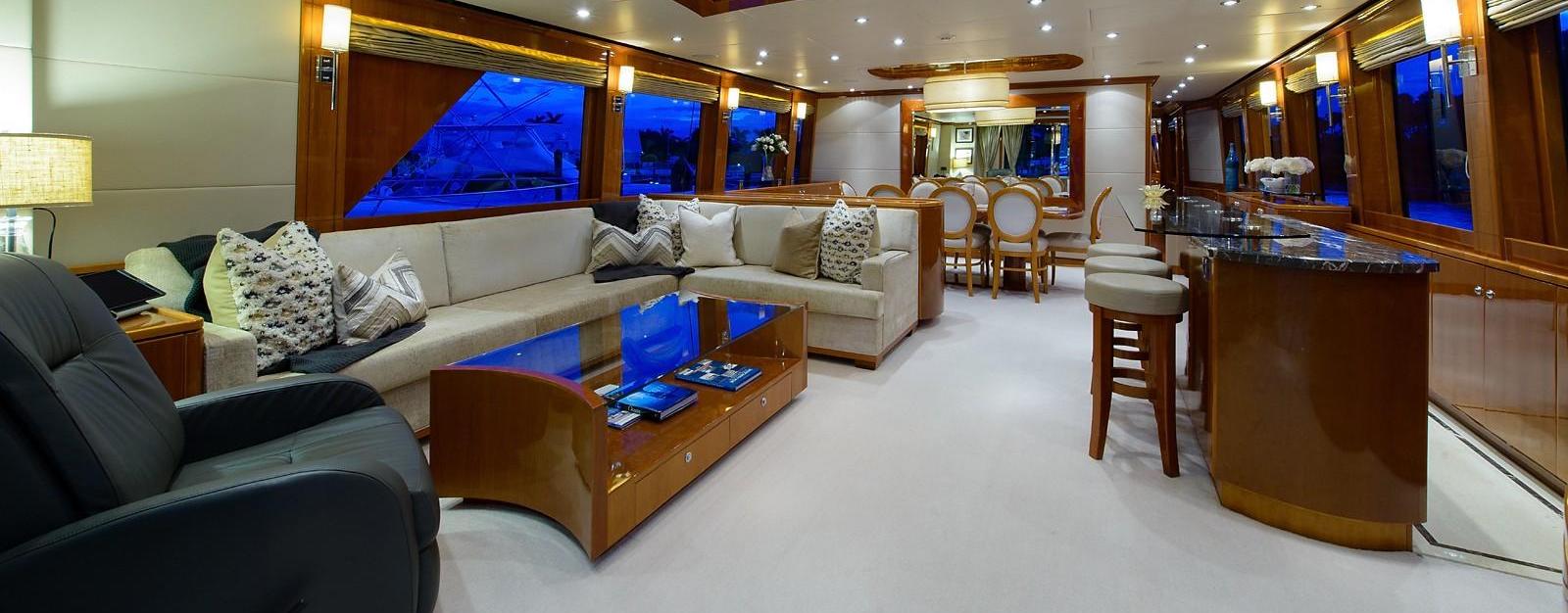 101 Hargrave Motoryacht CAMERON ALEXANDER Salon