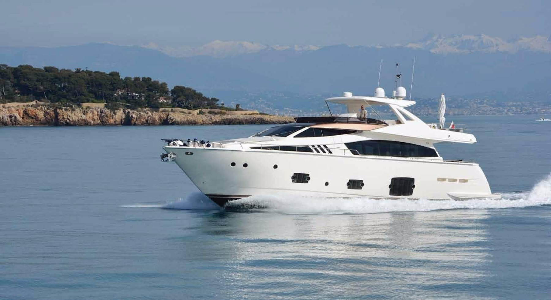 Yacht Review: Ferretti 800 | 2010-2014