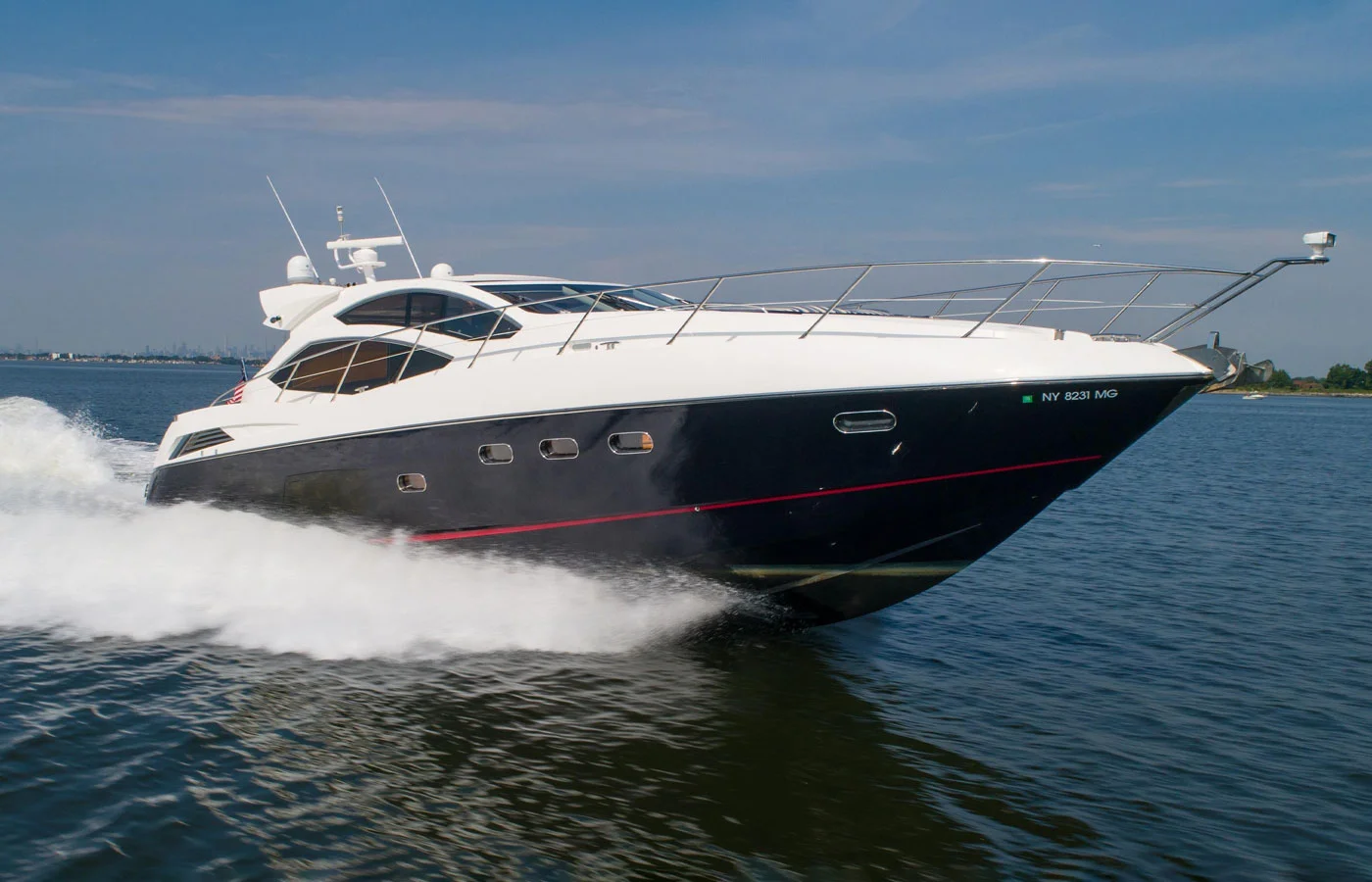 Yacht Walkthrough: 64  Sunseeker Predator [Yacht Highlight]