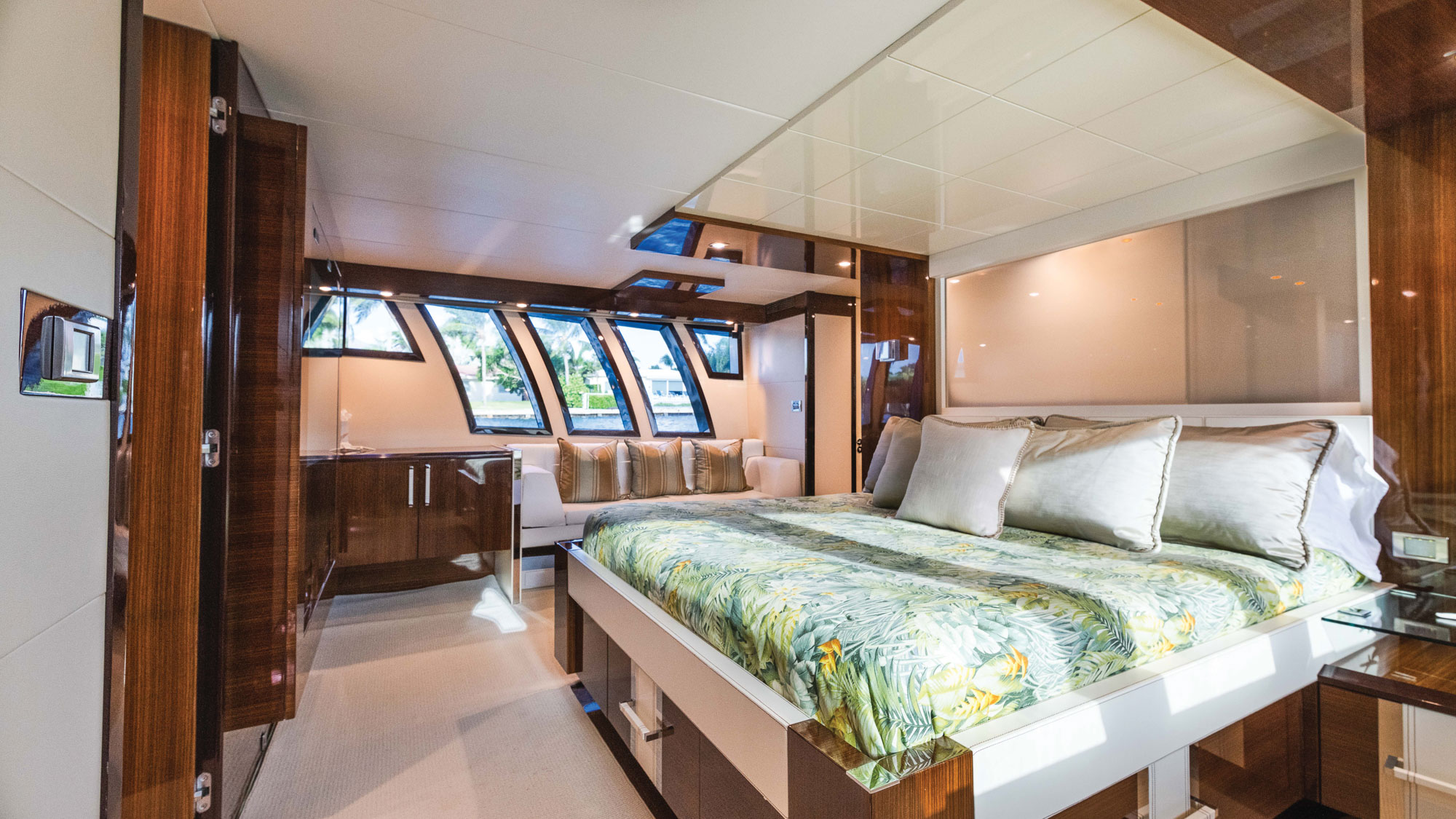 helios-luxury-charter-yacht-rental-denison-yachting