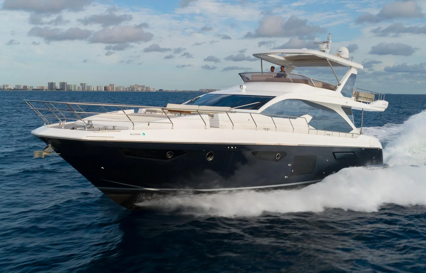 72 Azimut Flybridge Sold By Denison Yacht Brokers