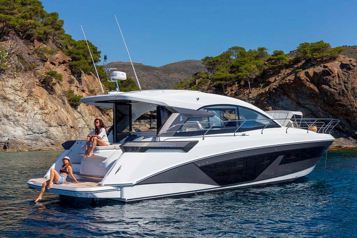 Beneteau Gran Turismo 45 Fly  — Sit back and relax