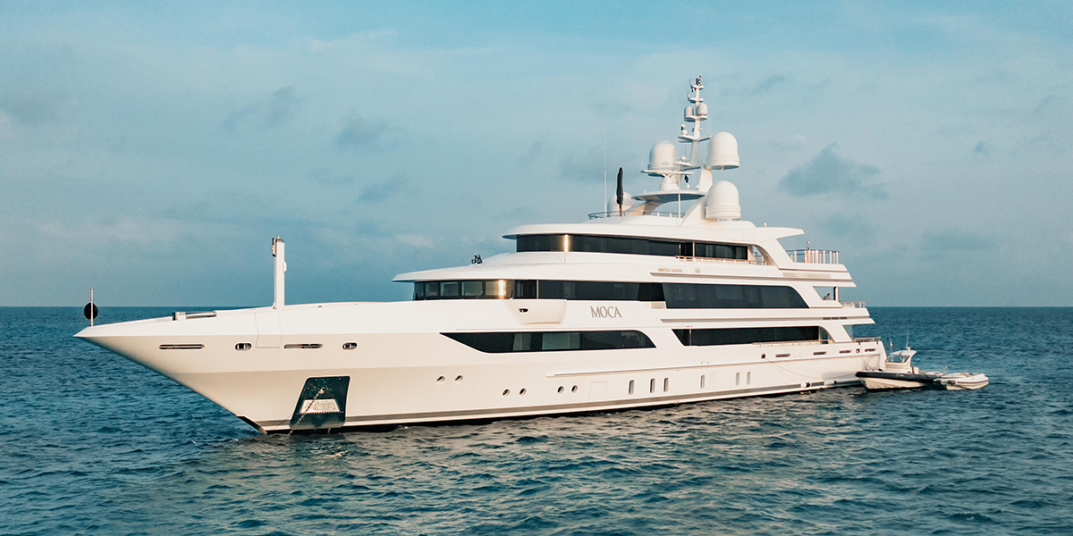difference yacht