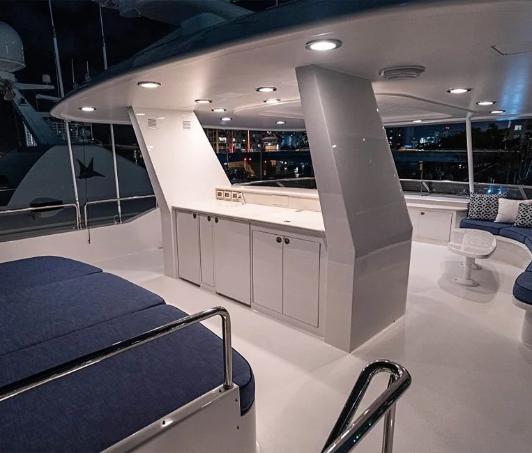 FAMILY YACHT