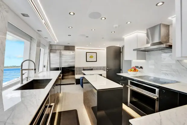 Luxury Yacht Charter: REAL SUMMERTIME | 120' Sovereign Yachts 2000/2022 - photo 14