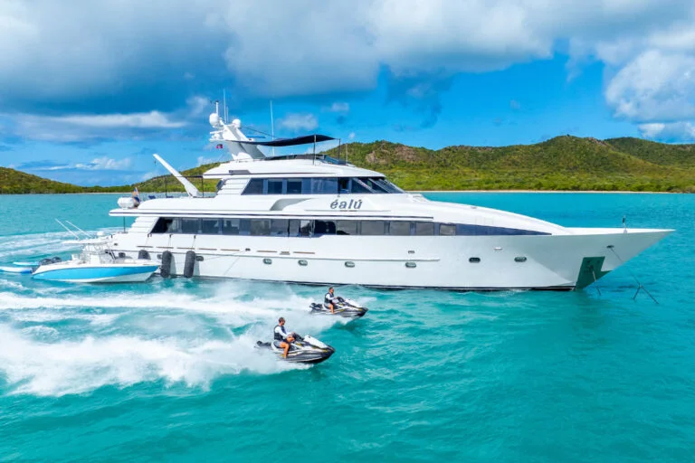 132' EALU yacht for charter