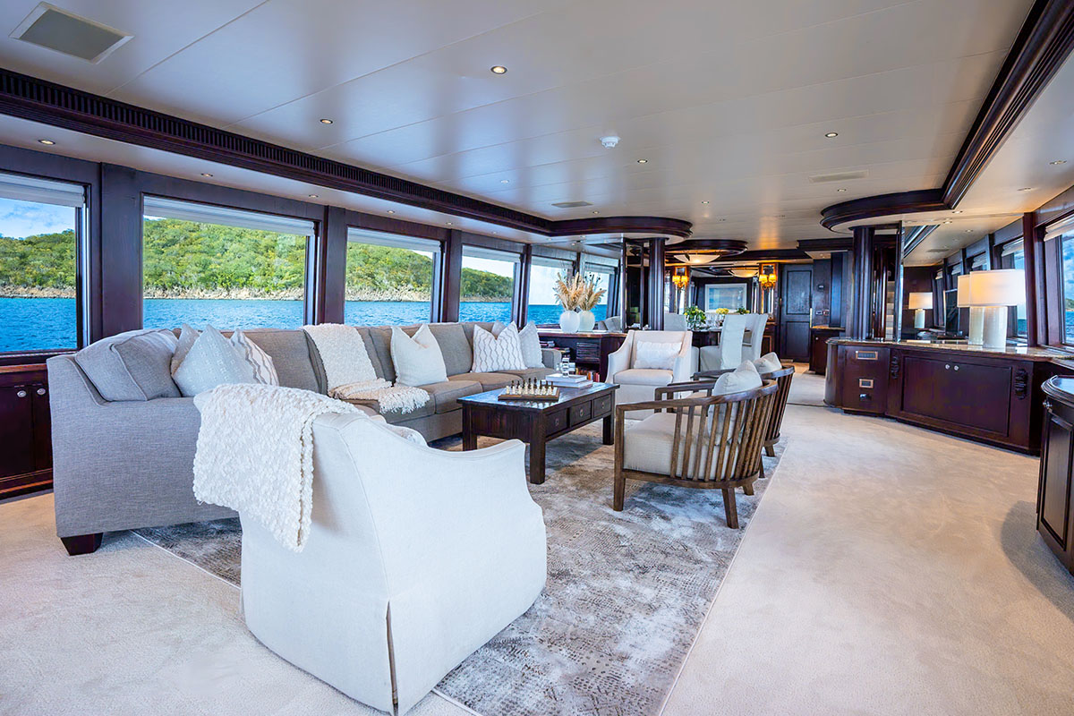 IMMACULATE & MODERN INTERIOR