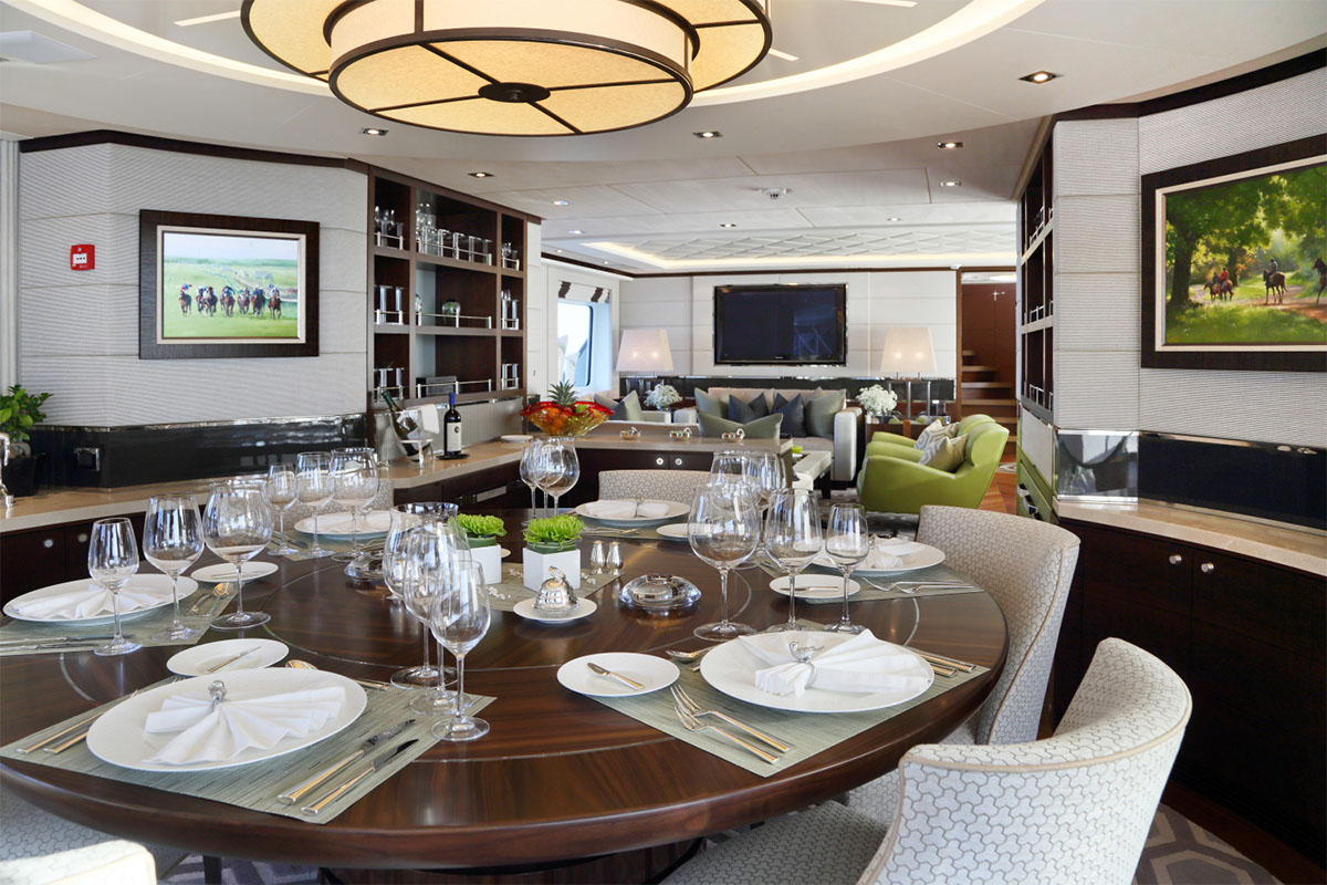 COMFORTABLE SALON & DINING AREA