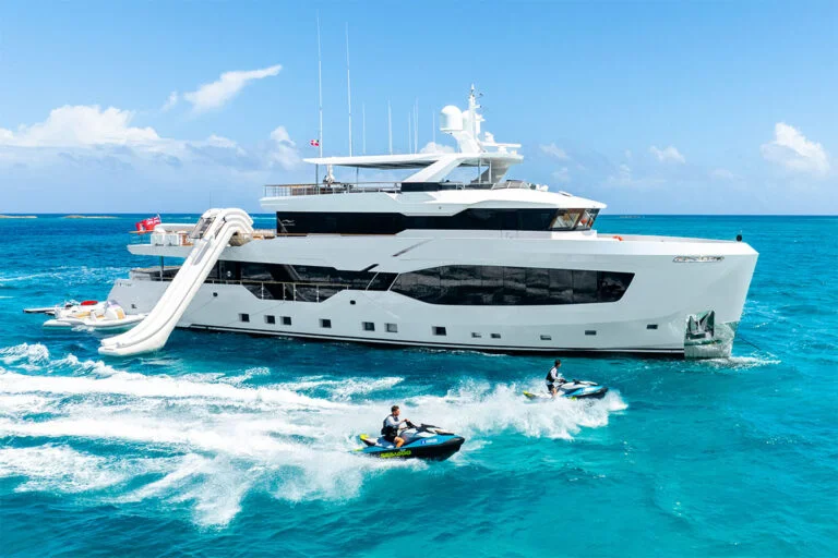 121' EAU LA LA yacht for charter