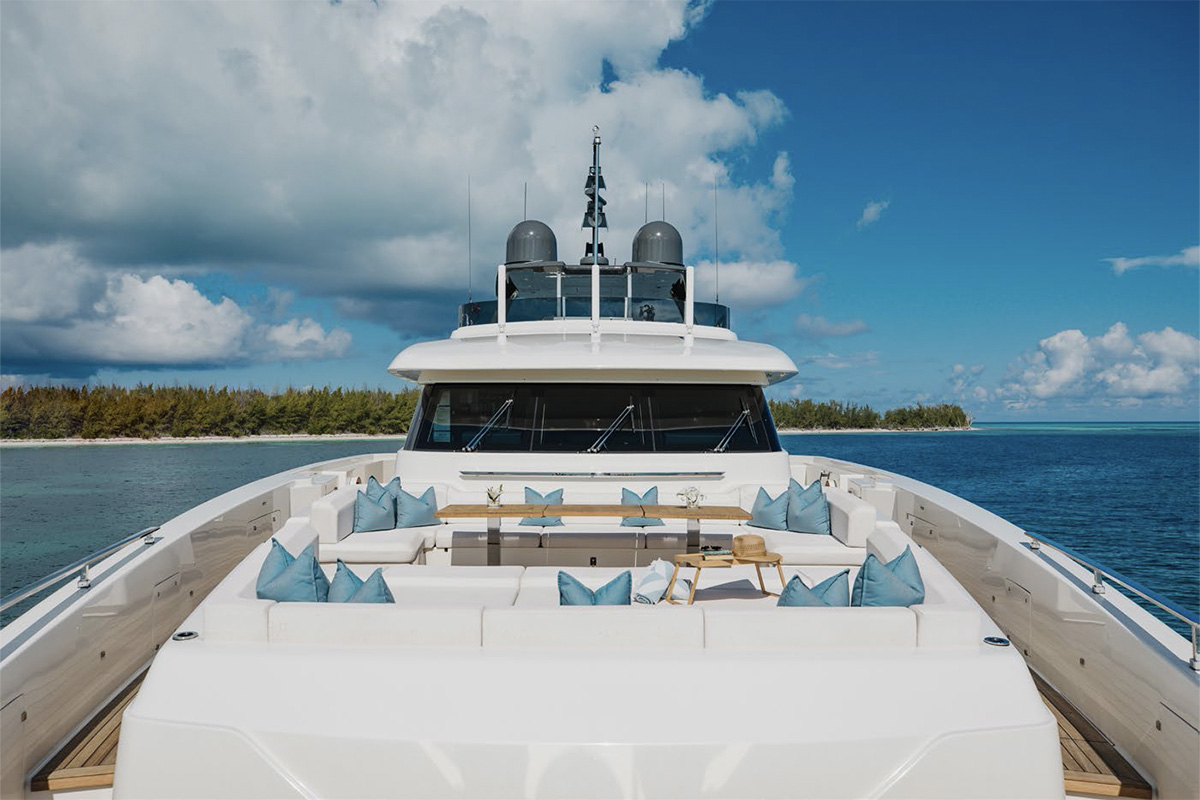 Ultimate Bow Lounge & Dining area