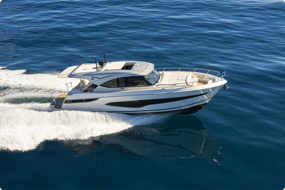 Riviera 4300 Sports Express