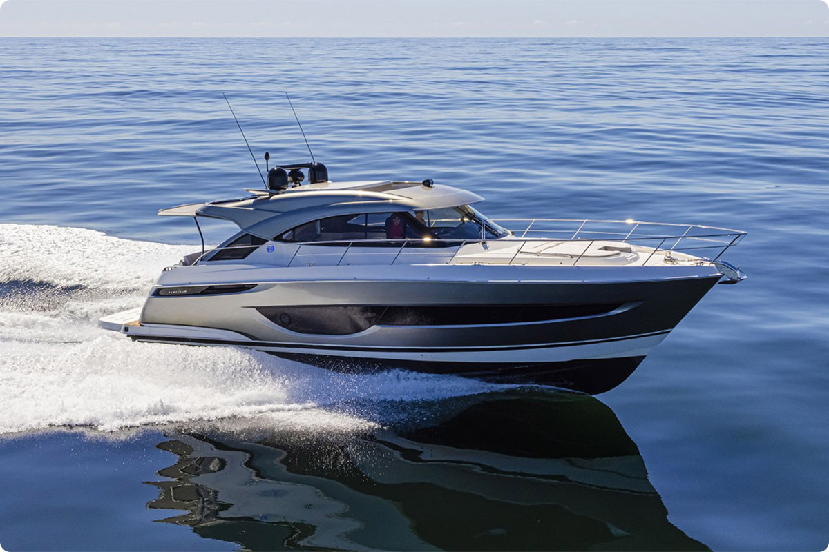 Riviera 4600 Sport Yacht