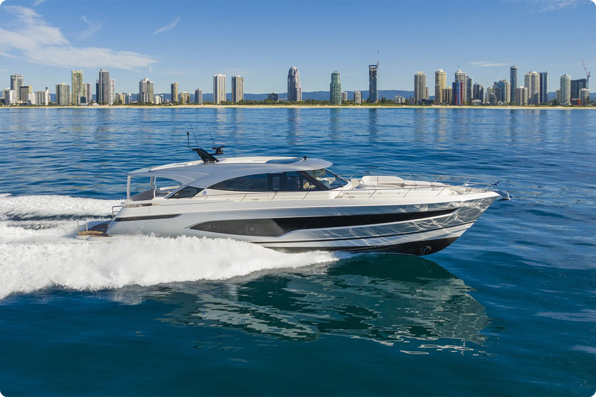 Riviera 6800 Sport Yacht