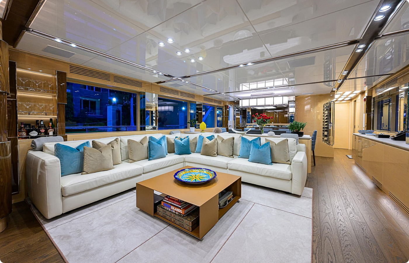 106' CDM 2022 UPTIGHT Interior Main Salon