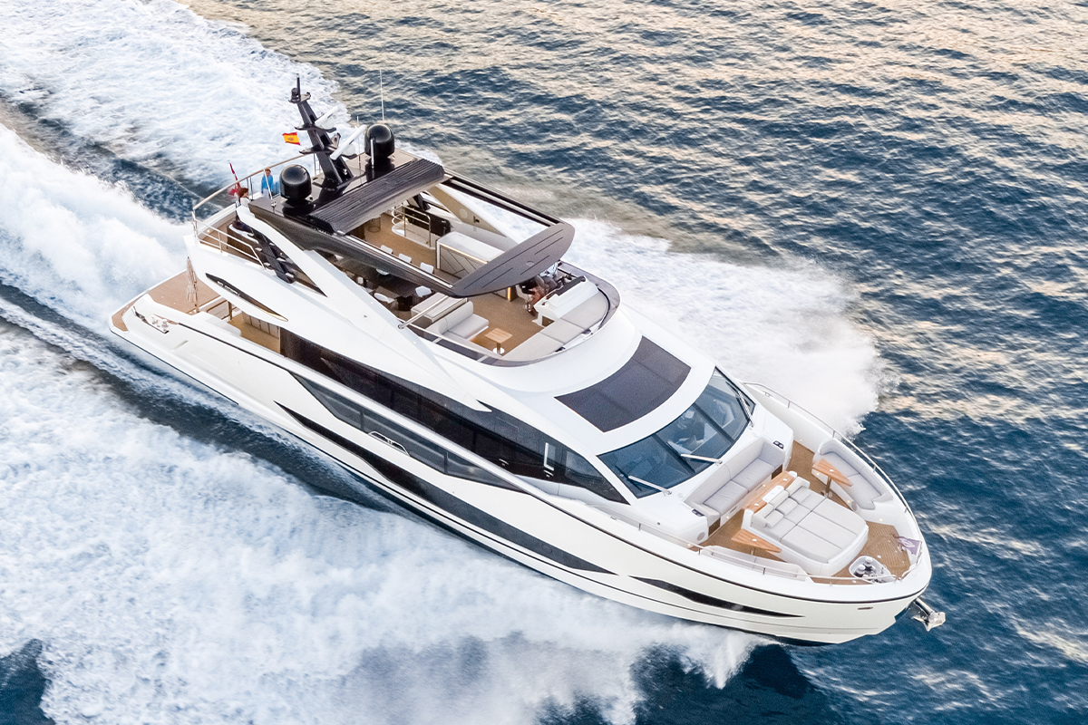 RETRACTABLE FLYBRIDGE AWNING