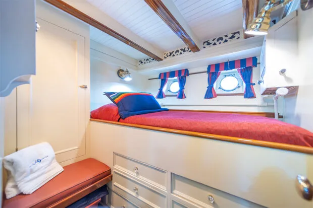 Luxury Yacht Charter: BLUE PETER | 96' Classic Fan-Tail - photo 9