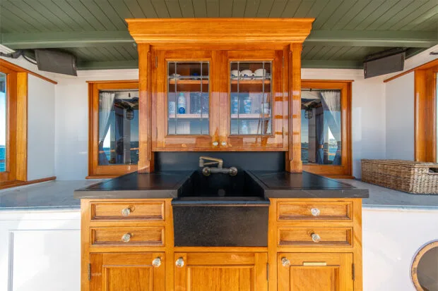 Luxury Yacht Charter: BLUE PETER | 96' Classic Fan-Tail - photo 14