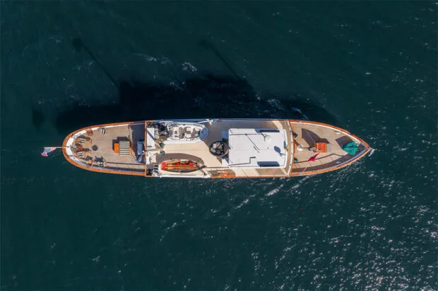 Luxury Yacht Charter: BLUE PETER | 96' Classic Fan-Tail - photo 4