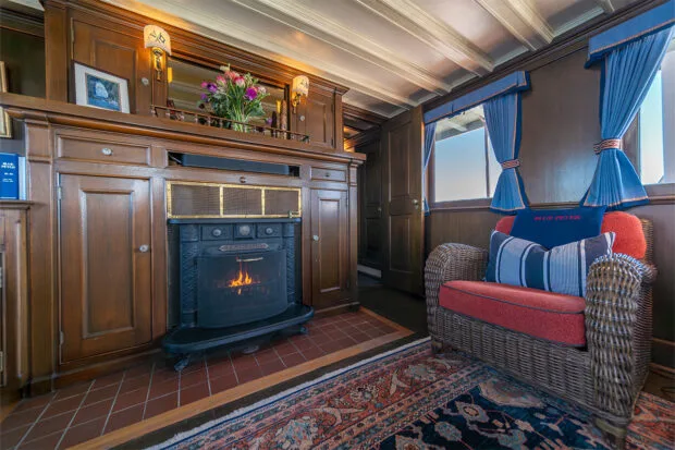 Luxury Yacht Charter: BLUE PETER | 96' Classic Fan-Tail - photo 6