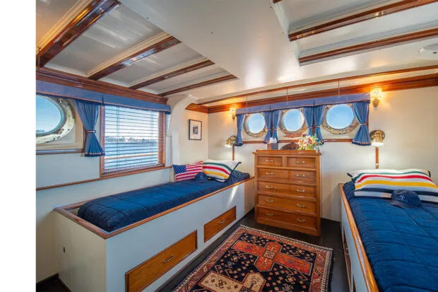Luxury Yacht Charter: BLUE PETER | 96' Classic Fan-Tail - photo 8